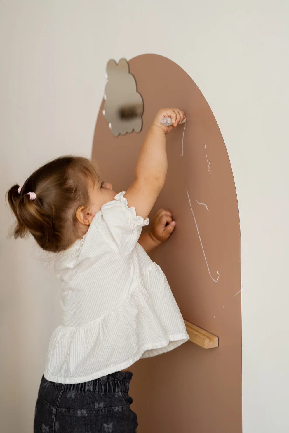Mur magnétique marron pour enfant