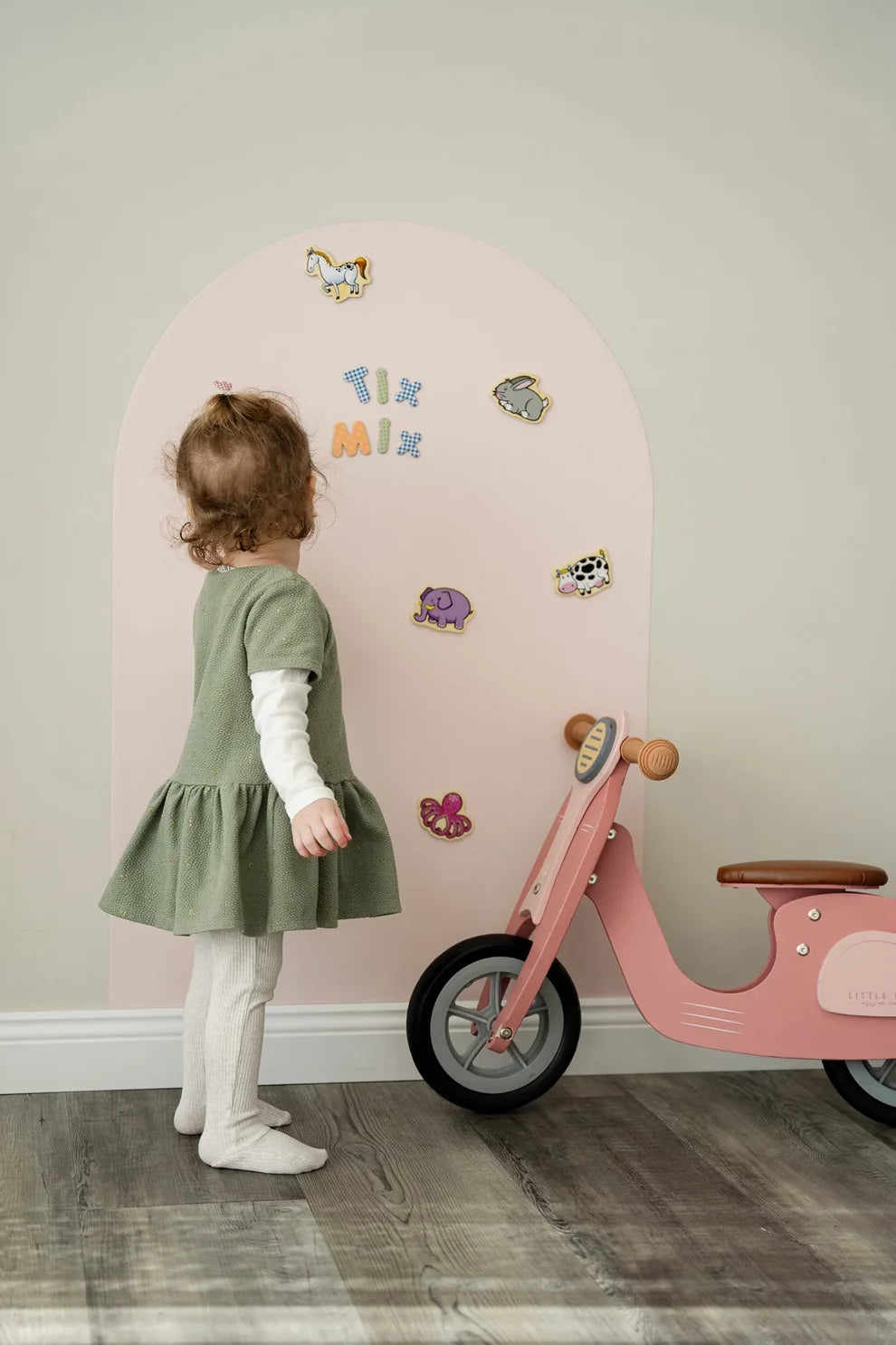 Mur magnétique rose